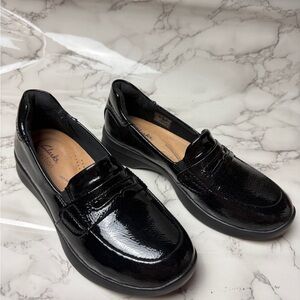Women's Clarks Ellowyn Shiny Black Penny Loafers US Size 6